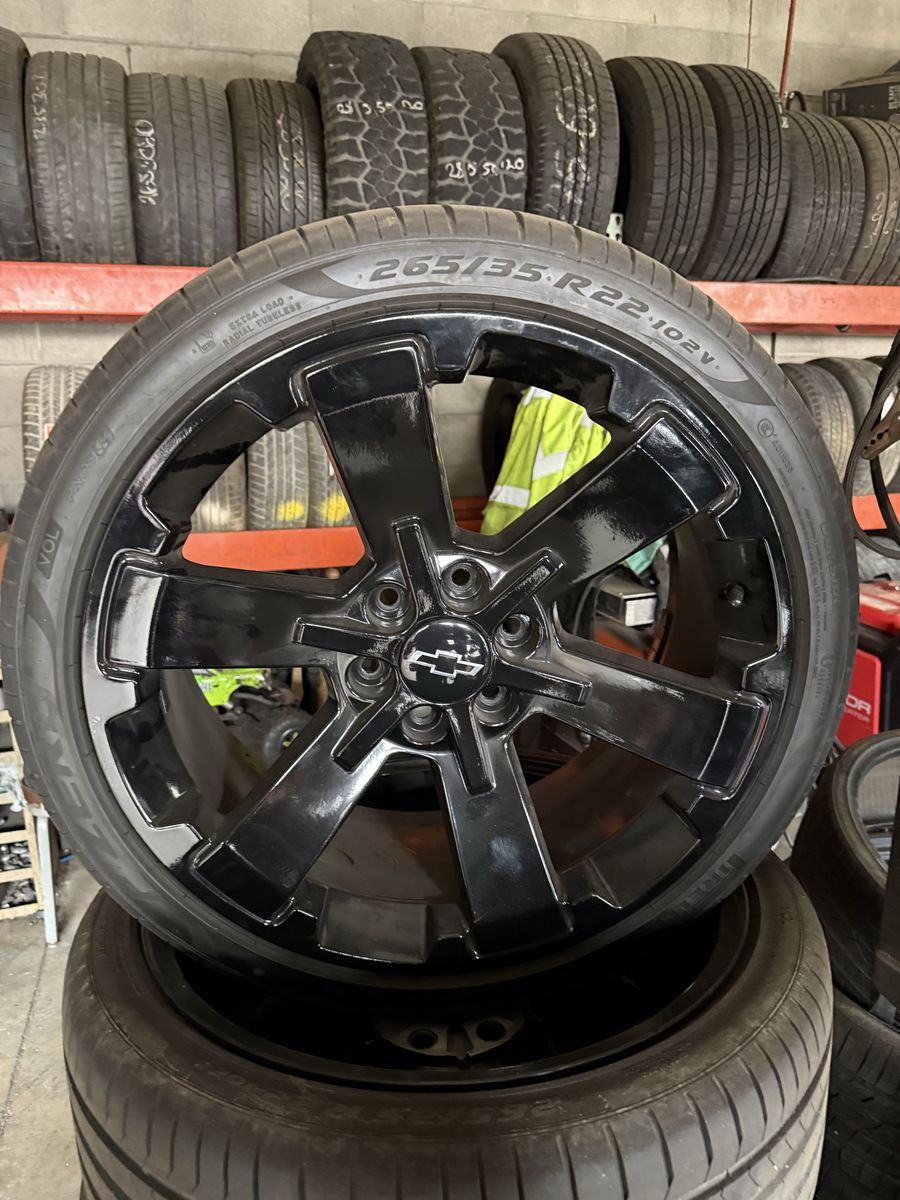 Chevy 22" Gloss Black 6-Spoke Wheel & Tire 265/35 R22 102V (