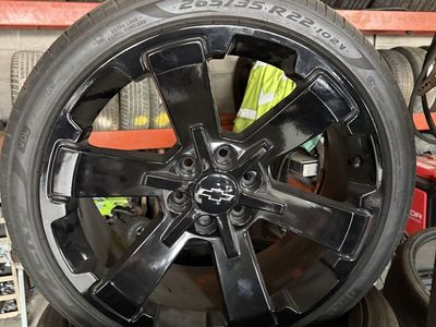 Chevy 22" Gloss Black 6-Spoke Wheel & Tire 265/35 R22 102V (