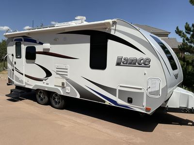 2018 Lance Trailer 1985