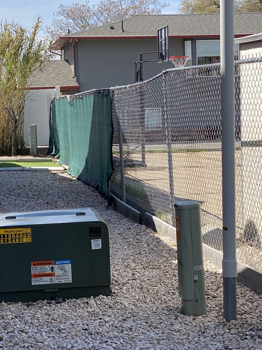 6 ft x 89 ft Chain link fence