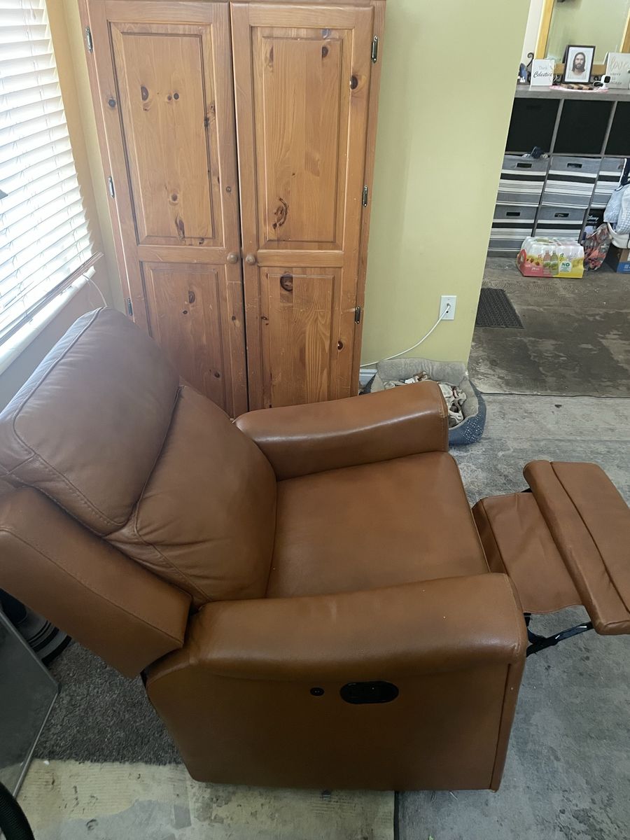 Brown Leather Recliner Chair - Comfortable & Durable Seating