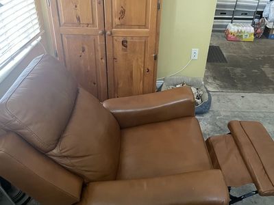 Brown Leather Recliner Chair - Comfortable & Durable Seating