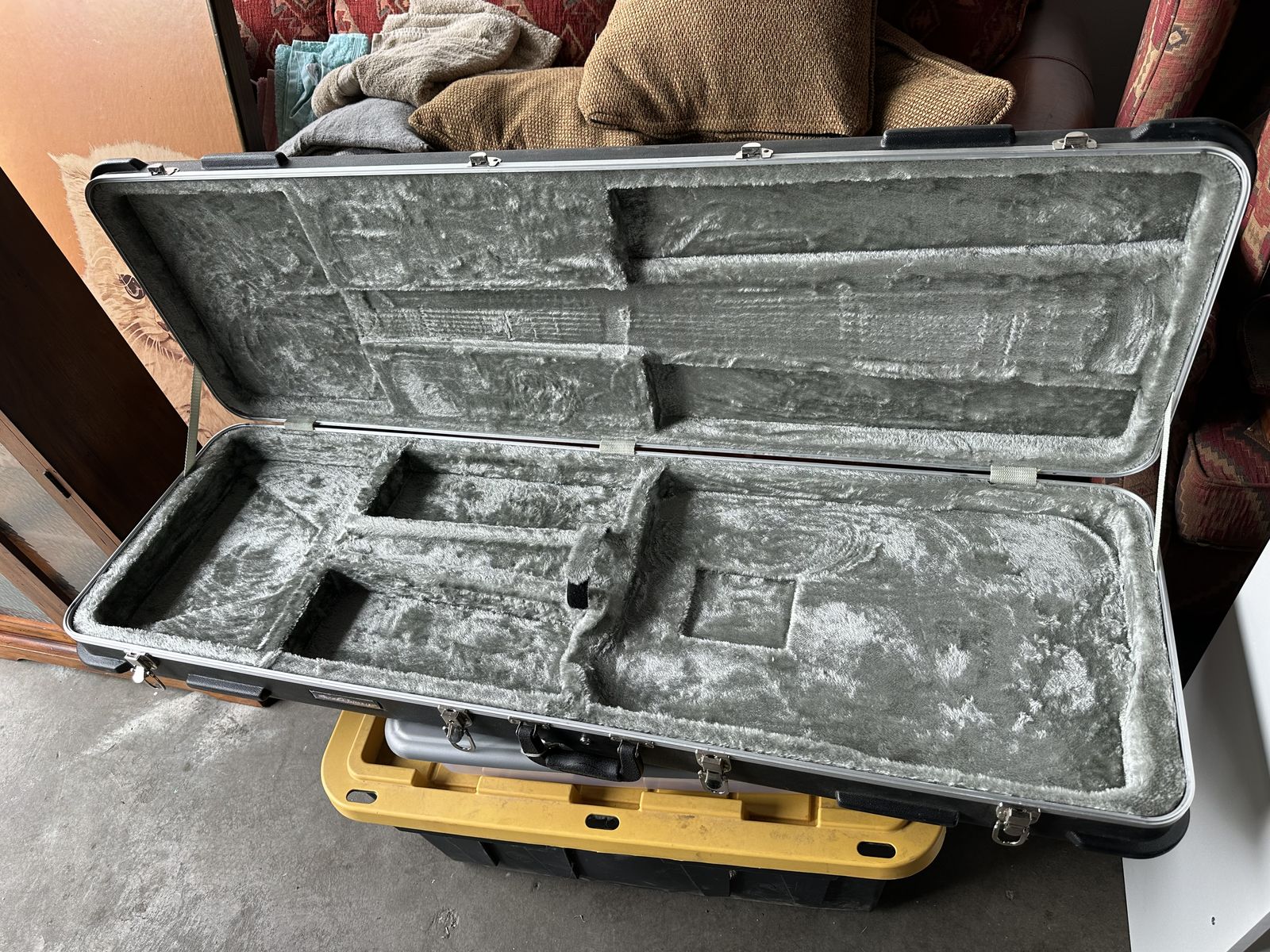 Road Runner Molded Electric Guitar Travel Case