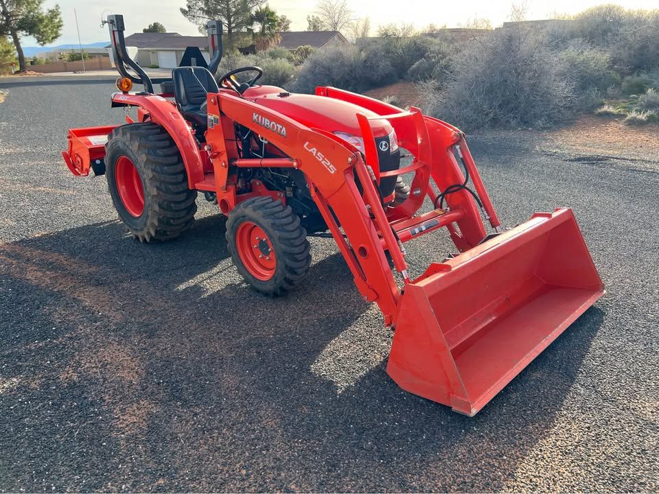 2019 Kubota l2501 compact tractor - low hours