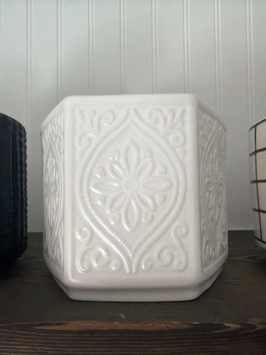 Brand new White Ceramic Embossed Floral Planter Pot
