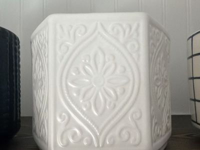 Brand new White Ceramic Embossed Floral Planter Pot