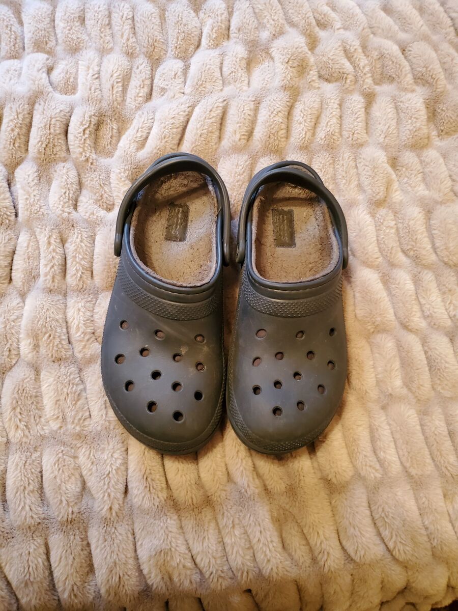 Insulated black men's Crocs, size 10