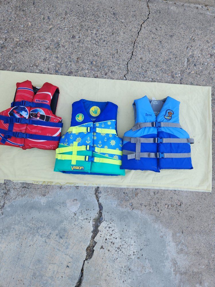 life jacket/vest, youth, body glove, scooby doo, red boat, excel cond