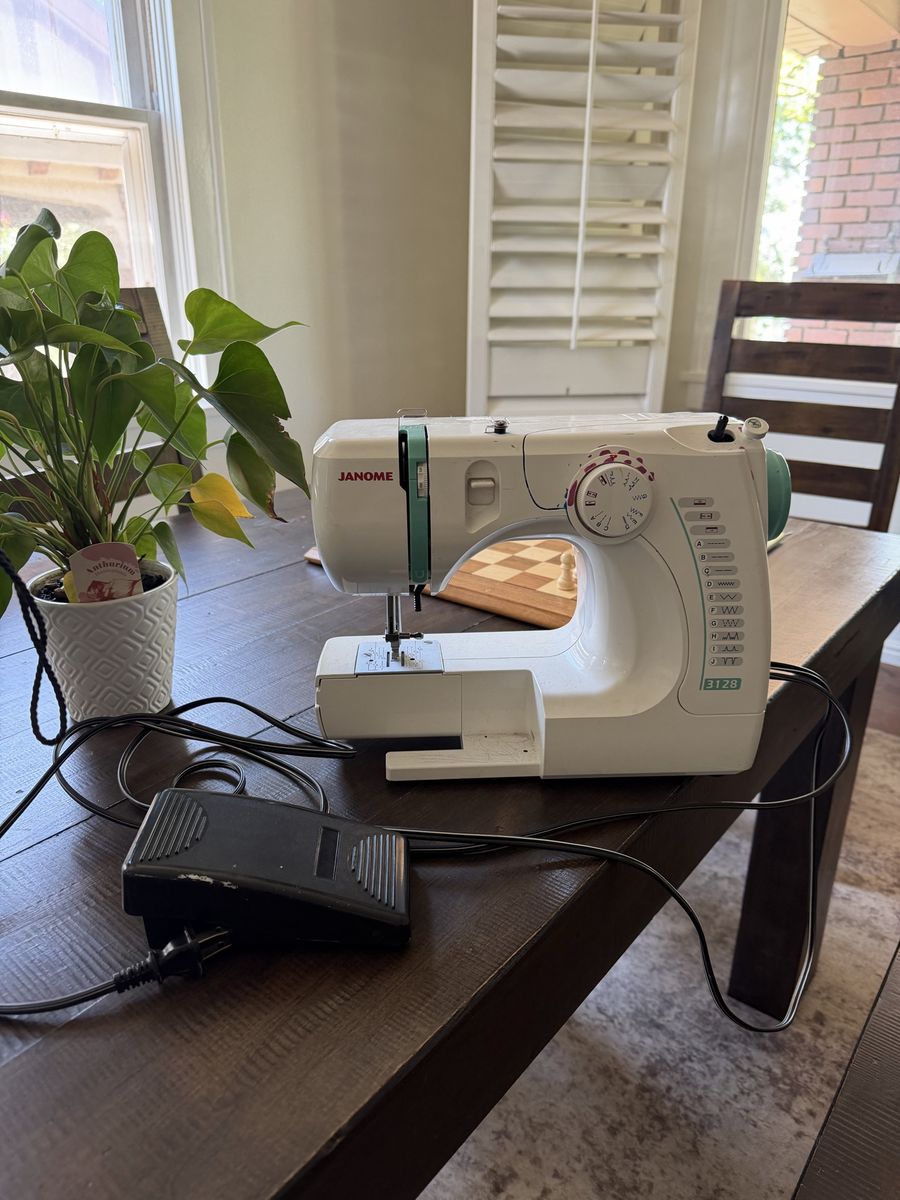 Janome 3128 Household Sewing Machine - White/Teal, Mechanical Operation