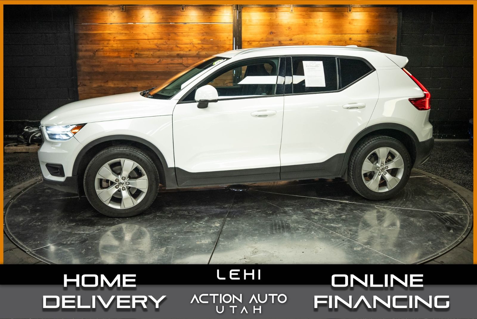 2022 Volvo XC40 T5 Momentum