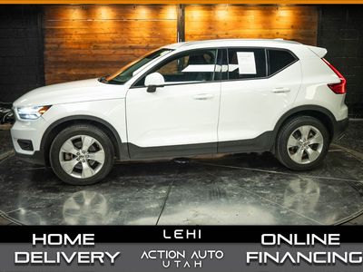 2022 Volvo XC40 T5 Momentum
