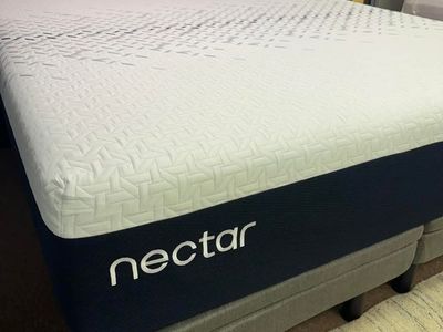 Nectar Premier, Memory Foam, King, Like New in Excellent Condition