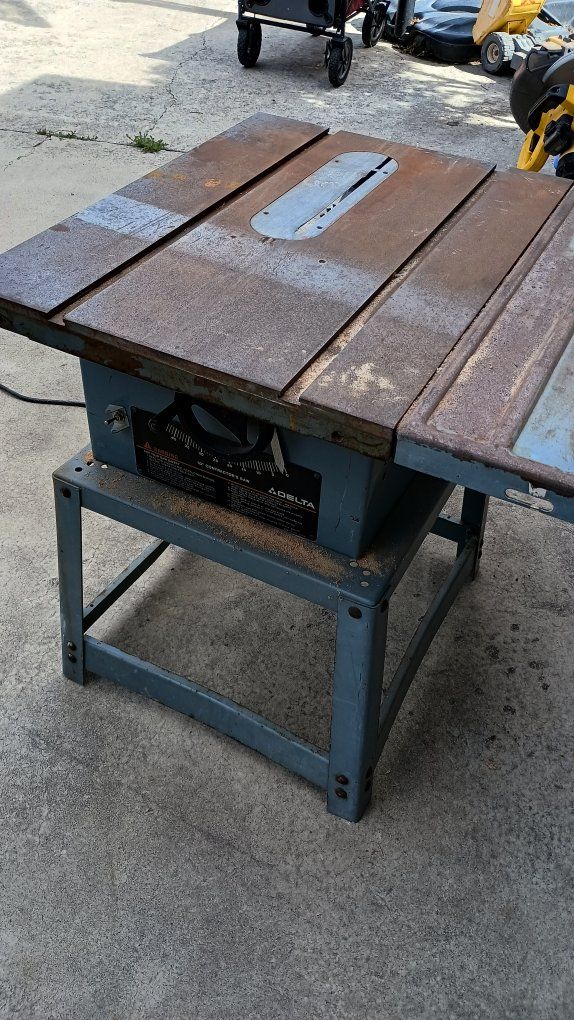 Delta 34-441 10" Contractor's Table Saw with Motor - Vintage Woodworking Tool