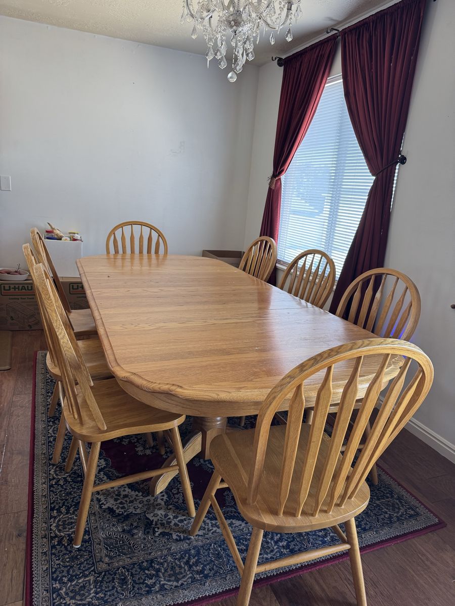 Oak Dining Table Set with 8 Windsor-Style Spindle Back Chairs $250 OBO