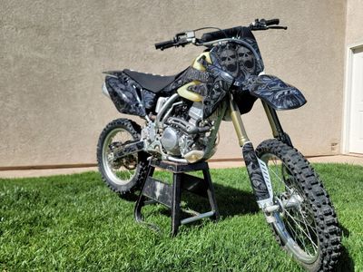 Honda CRF150R Dirt Bike - Custom Skull Graphics, 4-Stroke Engine
