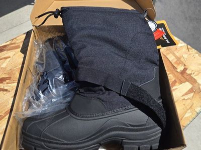 Men's snow boots, size 11.