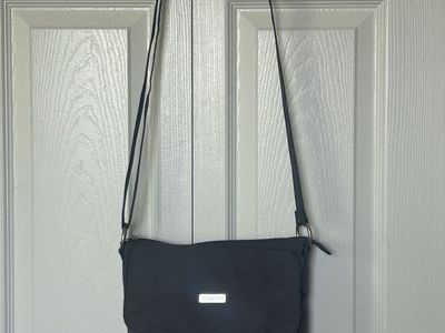 Baggallini Dark Gray Nylon Crossbody Shoulder Bag Pink Lining Multi Pocket