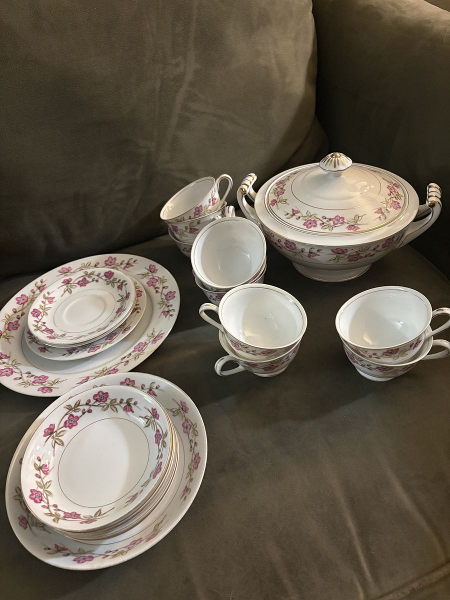 Mixed Lot of Valmont China Briar Rose Series