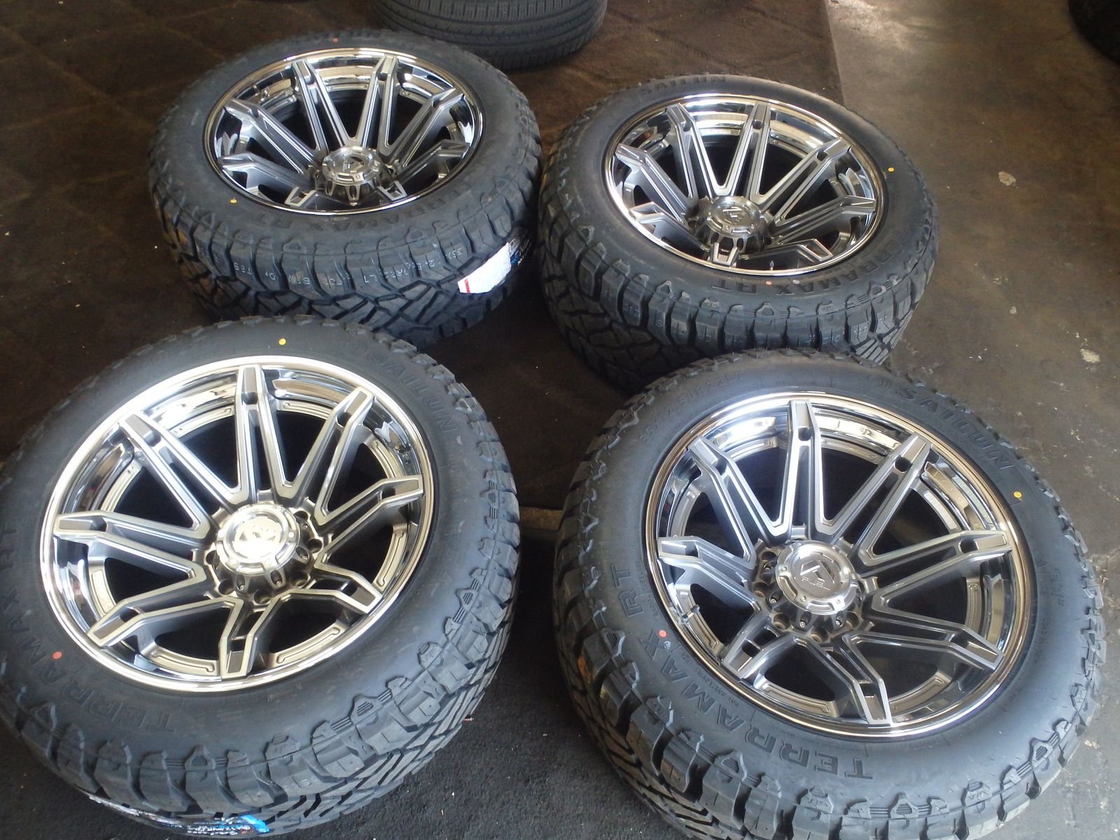 SET OF BRAND NEW 22"INCH FUEL 22X12 J ET -44 8X165=8X6.5 AND TIRES 35X12.50R22