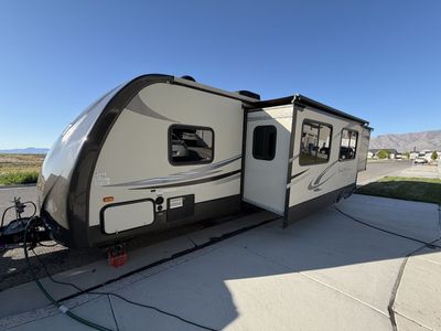 2012 CrossRoads Sunset Trail ST31BH12 Bunkhouse Travel Trailer – $12,900