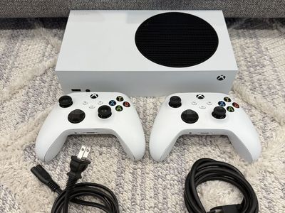 Xbox Sereis S 2 Controllers