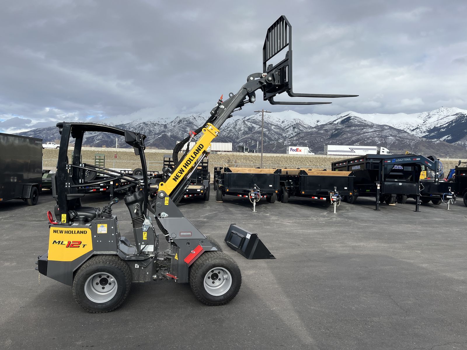 New Holland ML 12T Small Articulation Loader