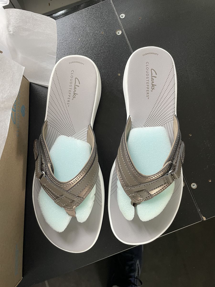 Brand New - CLARKS WOMEN SANDAL US 10 M BREEZE SEA PEWTER SYNTHETIC 25509 FLIP FLOP