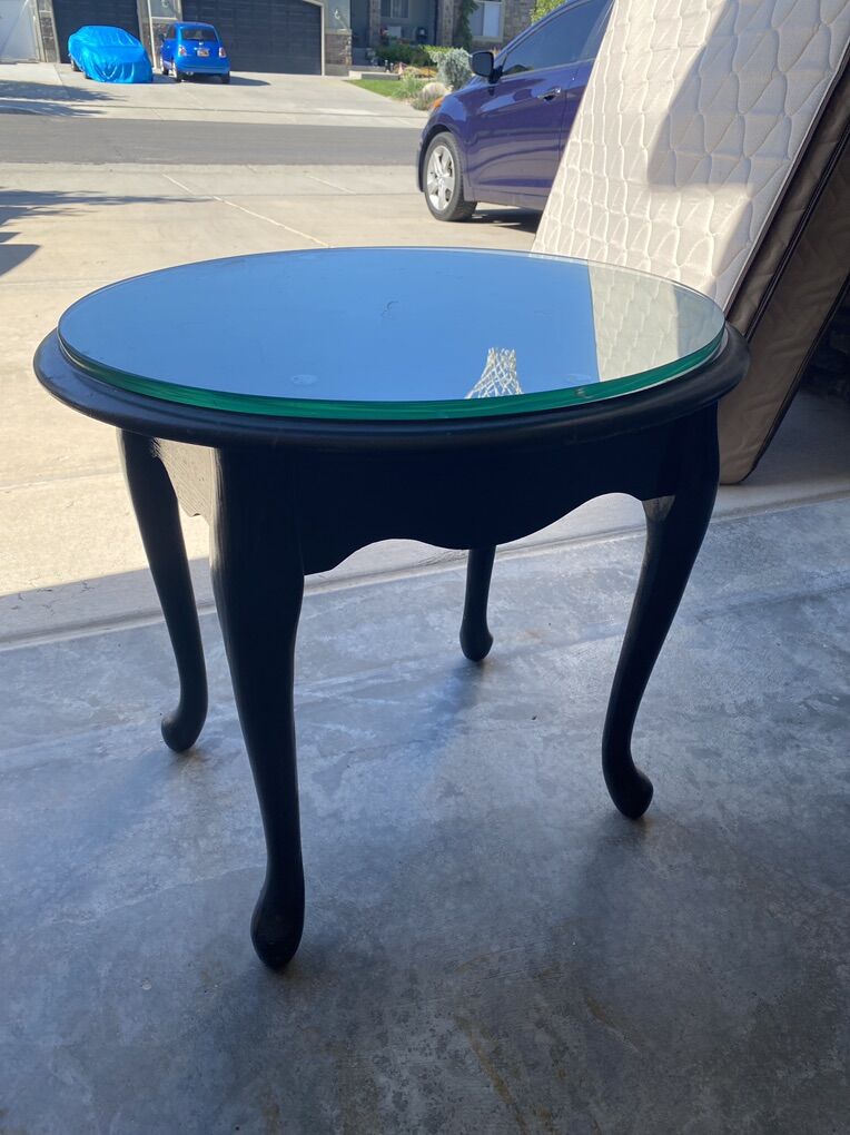 End Table With Oval Glass Top