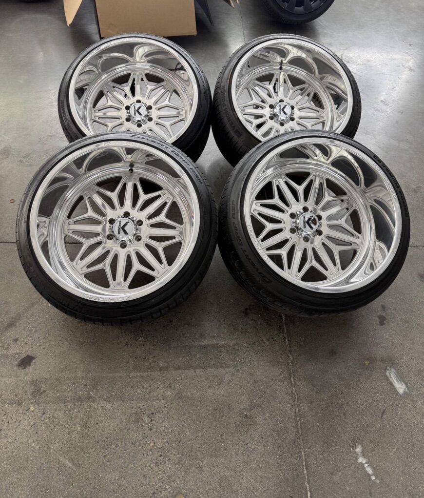 24x14 kg1 “snows”/ 305/35/24 venom tires 6x5.5