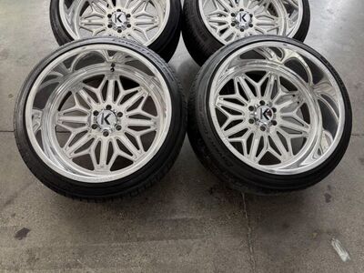 24x14 kg1 “snows”/ 305/35/24 venom tires 6x5.5