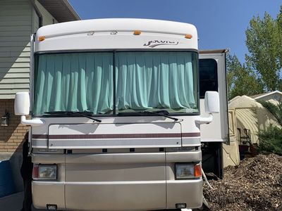 1997 Fleetwood Discovery 36' Diesel Pusher