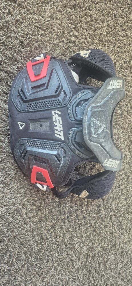 Leatt fusion 2.0 youth Neckbrace Chest Protector