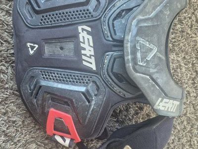 Leatt fusion 2.0 youth Neckbrace Chest Protector