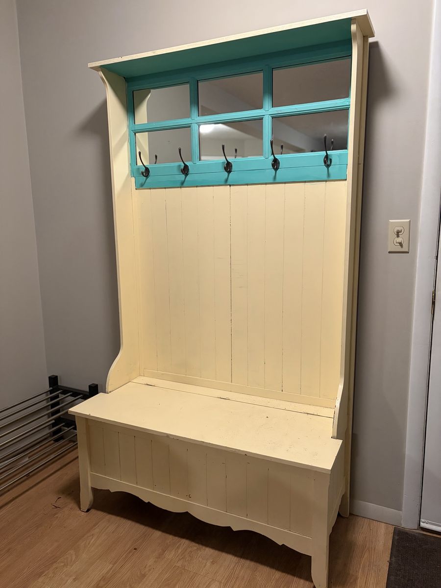 Storage coat hanger