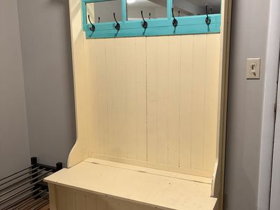 Storage coat hanger