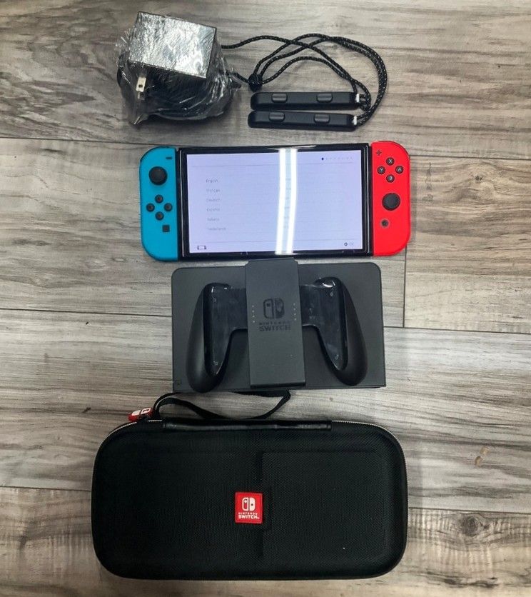 NINTENDO SWITCH OLED HEG-001 WITH CASE, DOCK AND CHARGER
