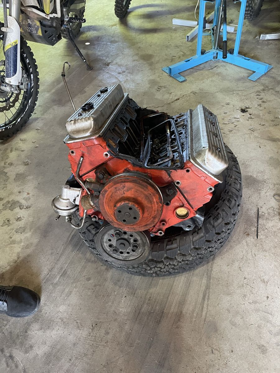 Small Block Chevy 305 5.0L