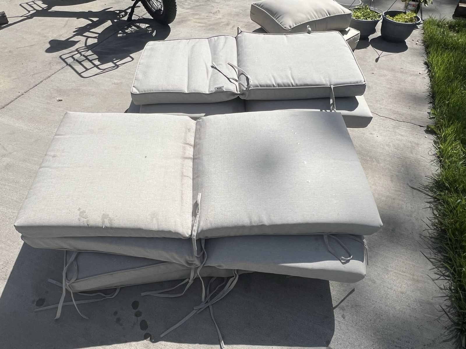 *Like New* Outdoor Patio Cushions – Hampton Bay CushionGuard