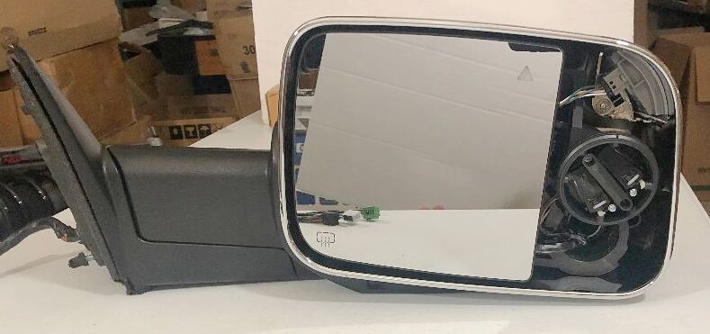 Truck Passenger RH Side Towing Mirror (Missing small mirror piece)