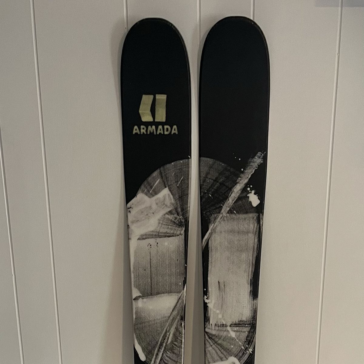 Armada Stranger 180cm - Drilled Once