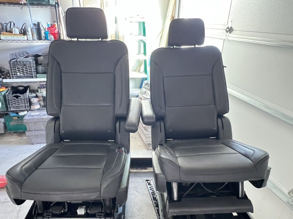 2021-2025 Yukon Denali Second Row Captains seats
