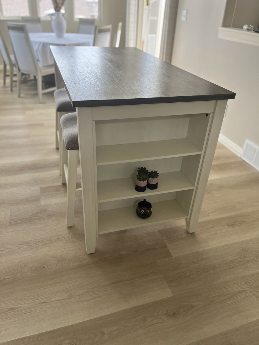 Counter high Dinning table with two stools