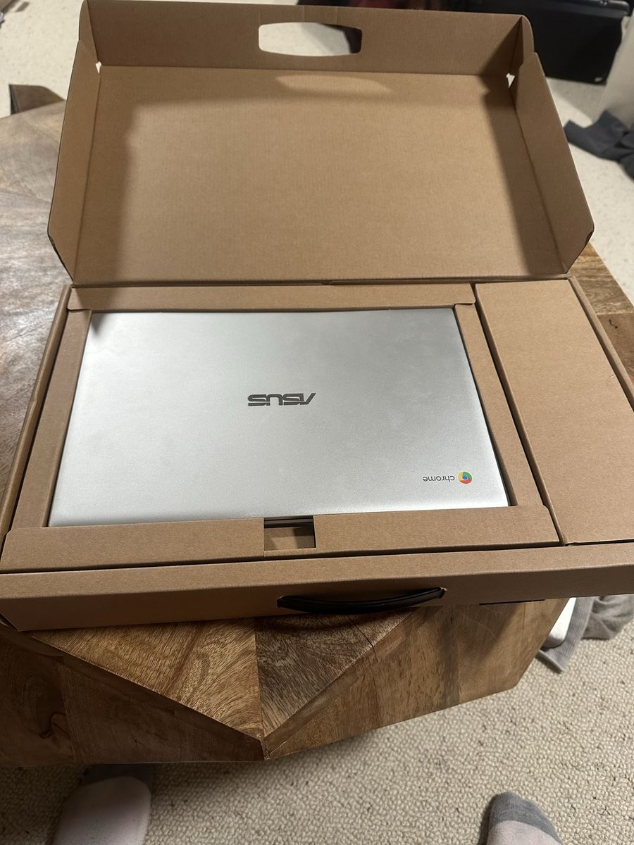 ASUS Silver Chromebook Laptop with Original Box 2019