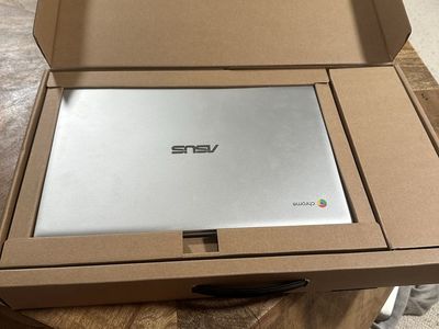 ASUS Silver Chromebook Laptop with Original Box 2019