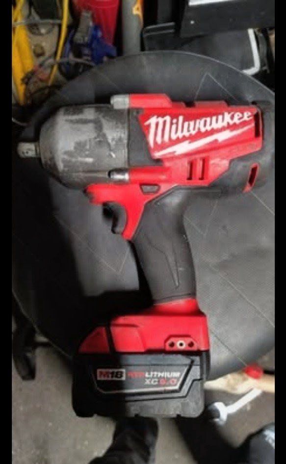 Milwaukee M18 FUEL 2767-20 1/2" High Torque Impact Wrench w/ Friction Ring with battery