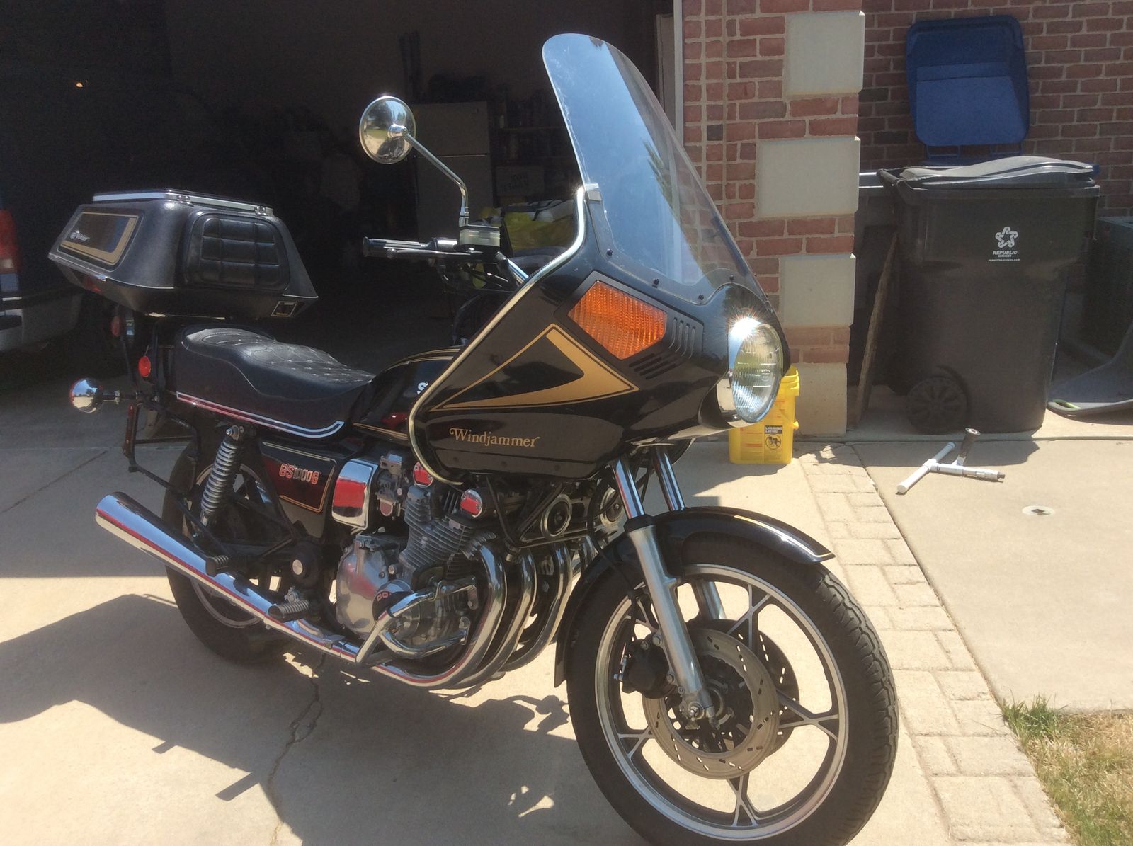 Suzuki GS1000G Motorcycle with Windjammer Fairing and Trunk