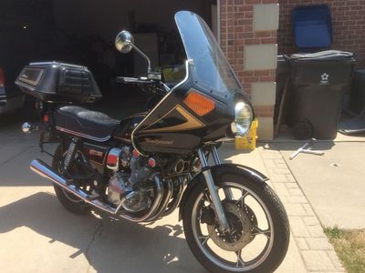 Suzuki GS1000G Motorcycle with Windjammer Fairing and Trunk