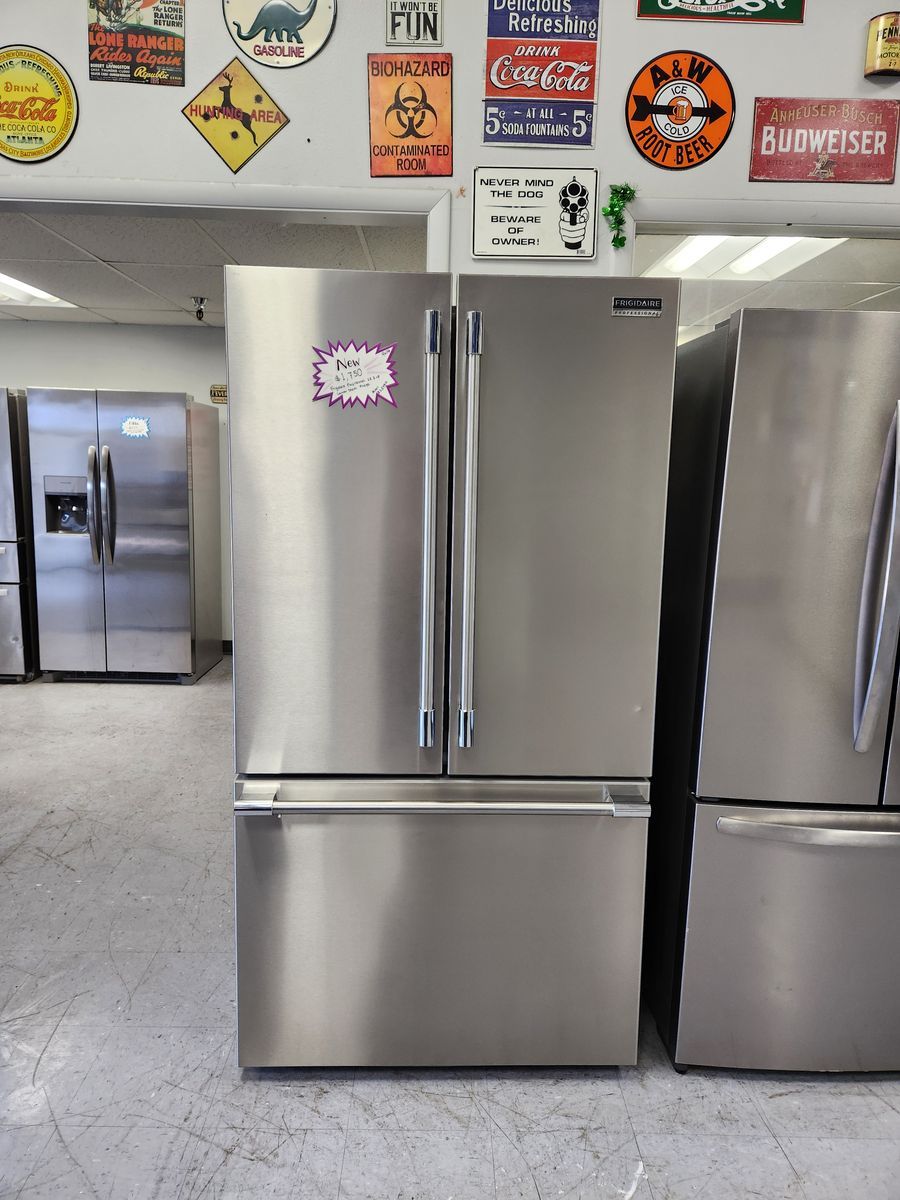 STUNNING BRAND NEW! FRIGIDAIRE PROFESSIONAL STAINLESS STEEL COUNTER DEPTH FRENCHDOOR FRIDGE!