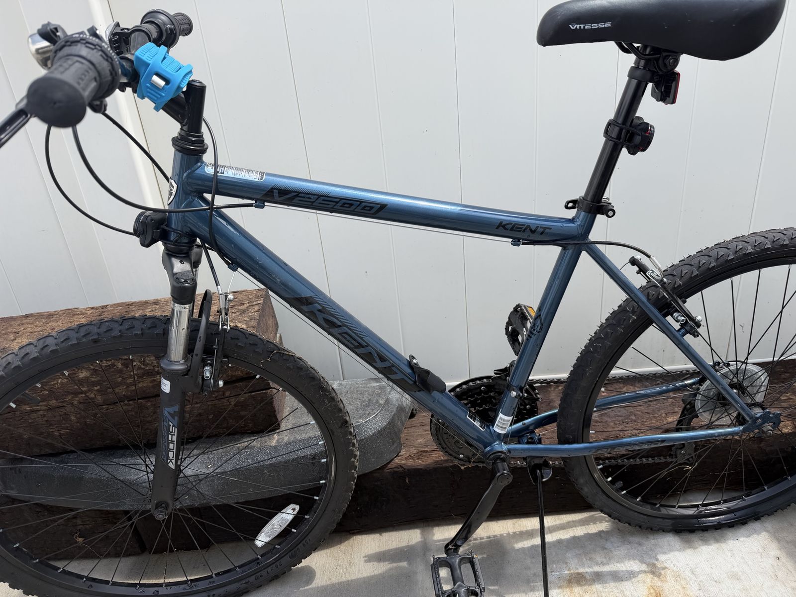 Kent V2600 Mountain Bike Blue 26-Inch Wheels