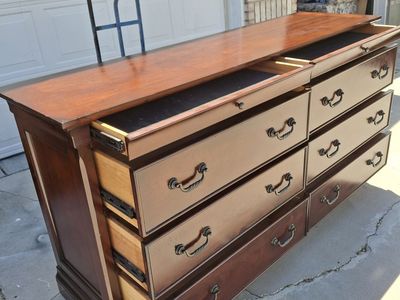 all wood 8 drawers dresser/rey